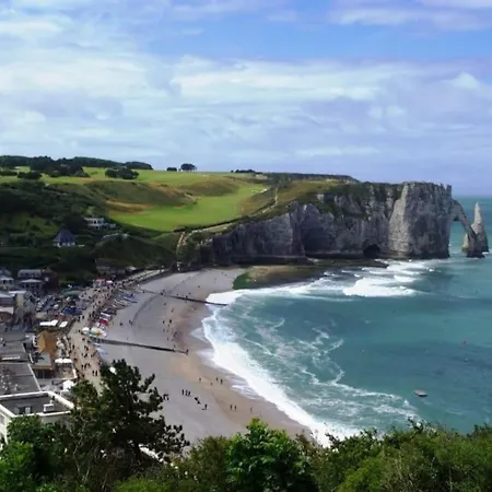 A Deux Pas D'etretat
